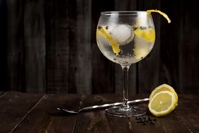 Gifts For Gin Lovers (DIY Baskets, Luxury Items, And Experience Sets) Gifts For Gin Lovers (DIY Baskets, Luxury Items, And Experience Sets)