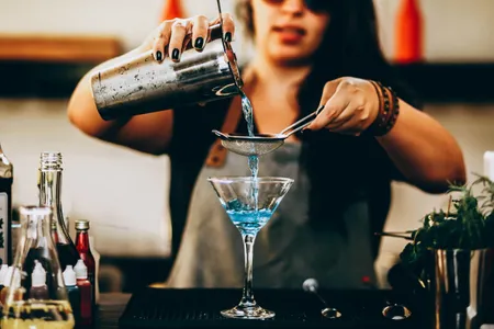 Best Liquor Gift For A Woman: Alcohol Gift Sets, Preferences, And Prices