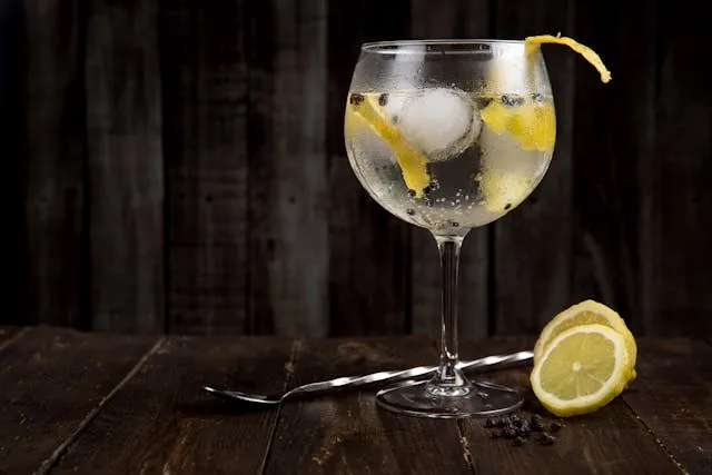 Gifts For Gin Lovers (DIY Baskets, Luxury Items, And Experience Sets) Gifts For Gin Lovers (DIY Baskets, Luxury Items, And Experience Sets)