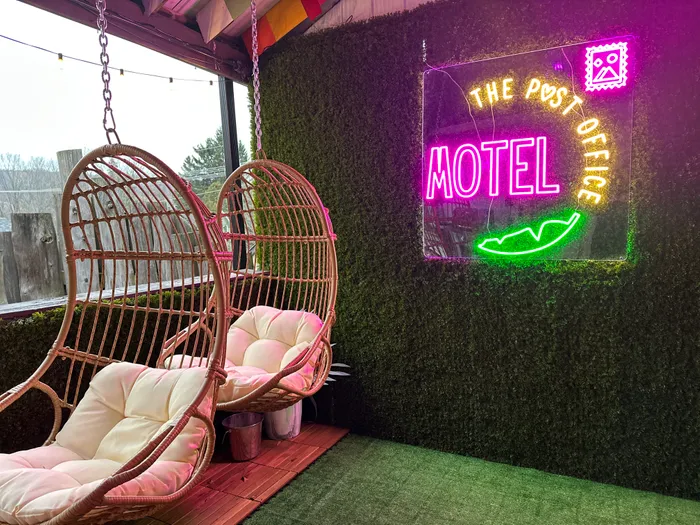 CustomCoastersNow.Com - Artwork Neon Sign