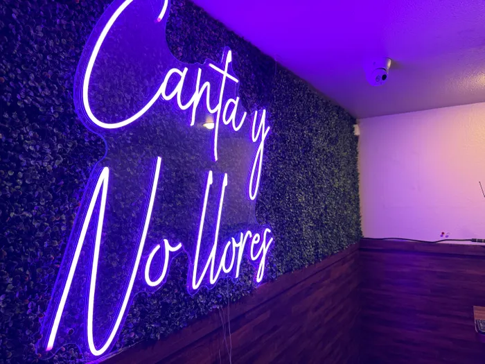 CustomCoastersNow.Com - Custom Neon Sign