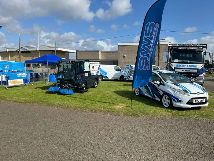 CustomCoastersNow.Com - Feather Flag