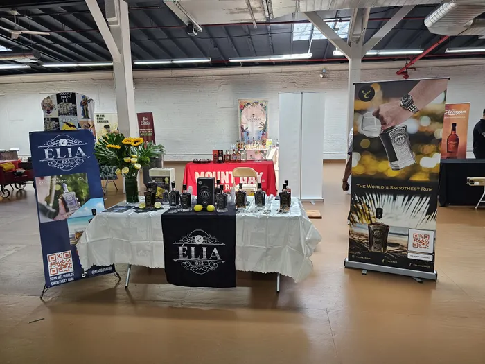 CustomCoastersNow.Com - Hanging Clamp Bar Banners