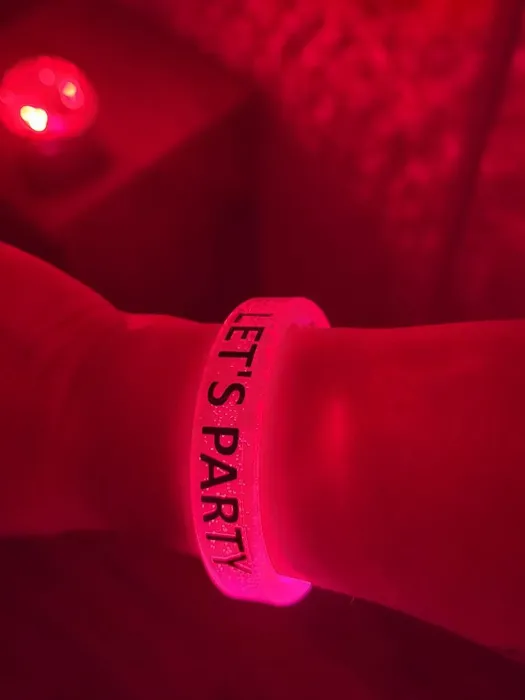 CustomCoastersNow.Com - Glow Wristbands